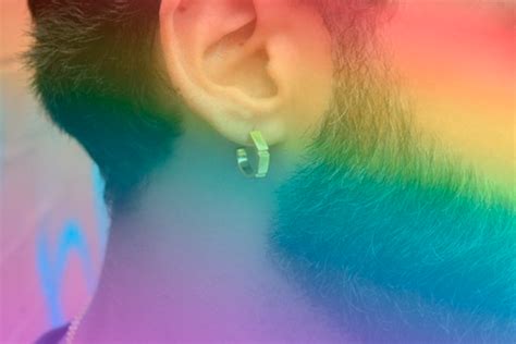 en que oreja es el pendiente gay|qué significa tener un arete en la oreja izquierda